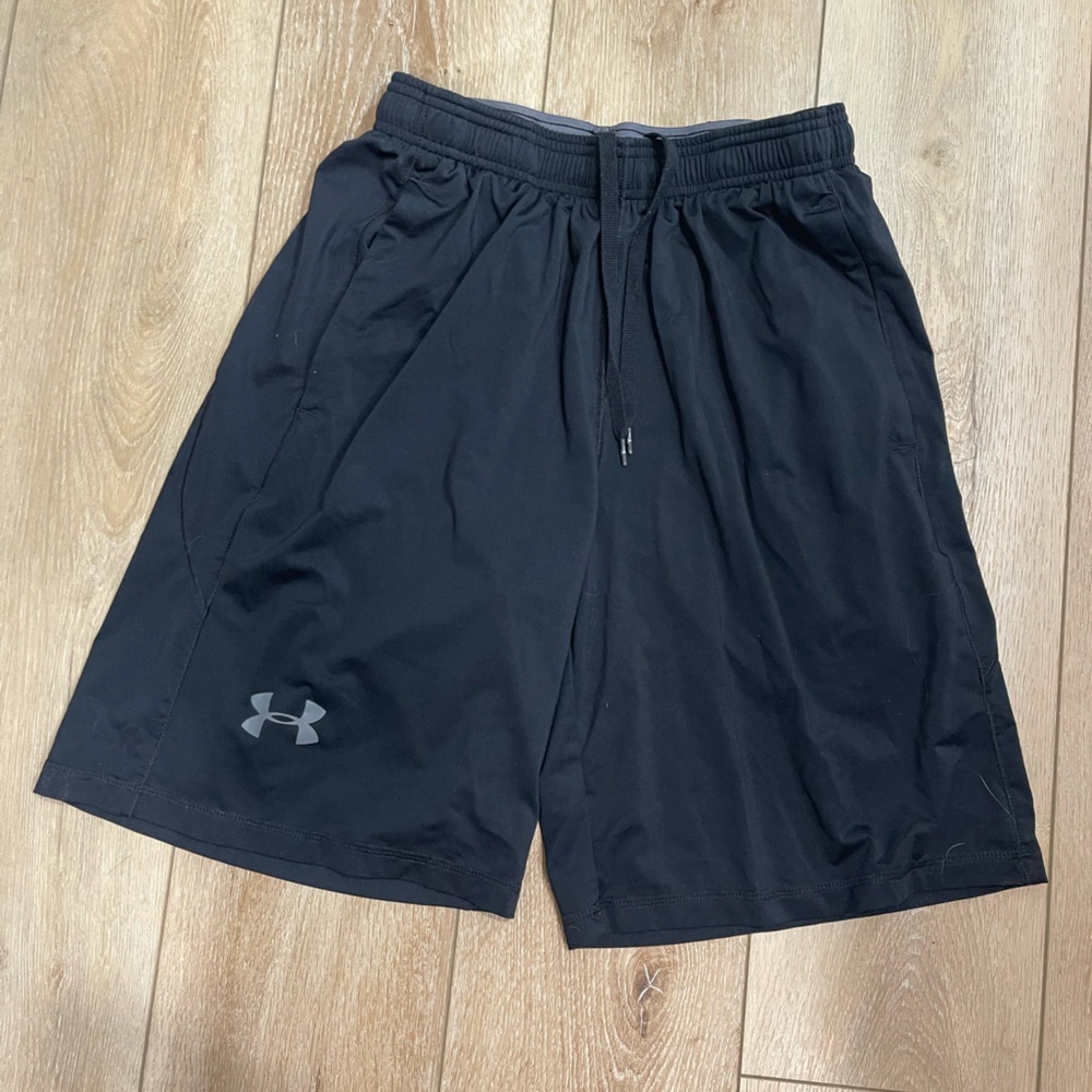 Under Armour HeatGear Shorts – Men’s M – Quick-Dry & Lightweight